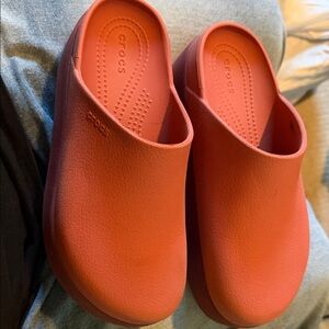 CROCS Bold Red Slip-On Dylan Platform Crocs